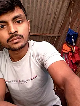 Snapshot of Suraj223kumar chatting on 10-18-25, 04:14 Suraj223kumar online show from 10-18-25, 04:14