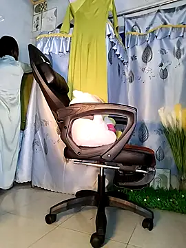 Lucy limon online show from 11-18-25, 09:34