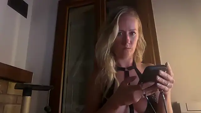 Emmy frenchie online show from 10-06-25, 07:14