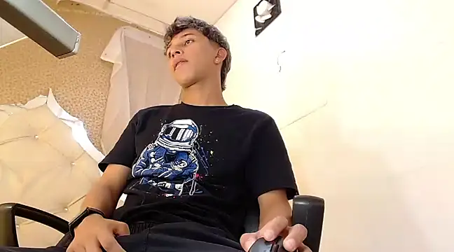 Snapshot of ThorLatinSex chatting on 01-08-25, 07:56 ThorLatinSex online show from 01-08-25, 07:56