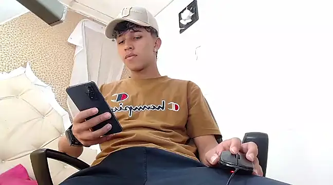 Snapshot of ThorLatinSex chatting on 01-27-25, 08:07 ThorLatinSex online show from 01-27-25, 08:07