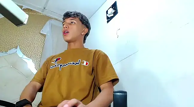 Snapshot of ThorLatinSex chatting on 12-27-24, 11:31 ThorLatinSex online show from 12-27-24, 11:31