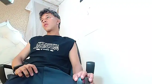 Snapshot of ThorLatinSex chatting on 12-26-24, 08:11 ThorLatinSex online show from 12-26-24, 08:11