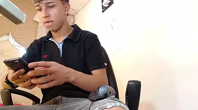 Snapshot of ThorLatinSex chatting on 01-09-25, 07:40 ThorLatinSex online show from 01-09-25, 07:40