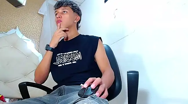 Snapshot of ThorLatinSex chatting on 12-27-24, 08:18 ThorLatinSex online show from 12-27-24, 08:18