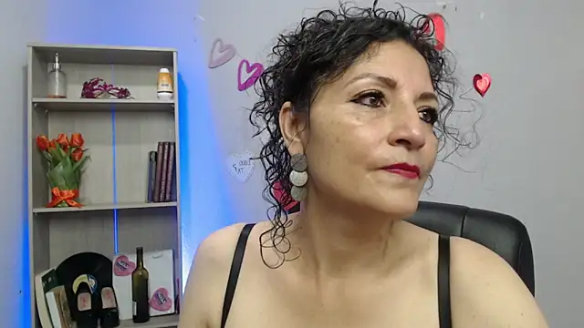 Snapshot of arianna_ros3 chatting on 03-09-25, 03:05 arianna ros3 online show from 03-09-25, 03:05