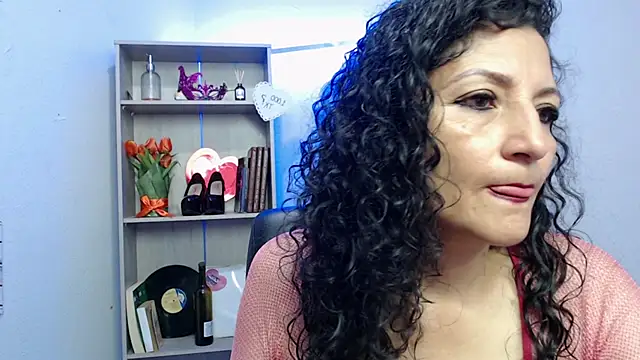 Snapshot of arianna_ros3 chatting on 03-16-25, 03:17 arianna ros3 online show from 03-16-25, 03:17
