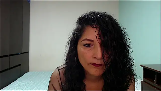 Snapshot of arianna_ros3 chatting on 10-08-25, 12:50 arianna ros3 online show from 10-08-25, 12:50