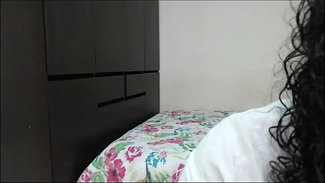 Snapshot of arianna_ros3 chatting on 10-06-25, 03:57 arianna ros3 online show from 10-06-25, 03:57