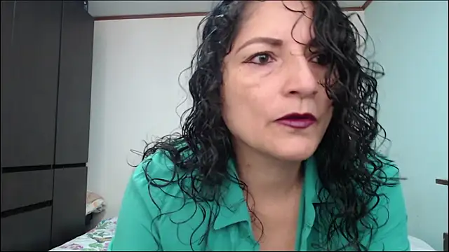 Snapshot of arianna_ros3 chatting on 10-13-25, 02:18 arianna ros3 online show from 10-13-25, 02:18
