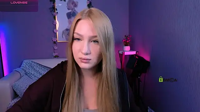 Snapshot of playful_sophie chatting on 10-17-25, 07:26 playful sophie online show from 10-17-25, 07:26
