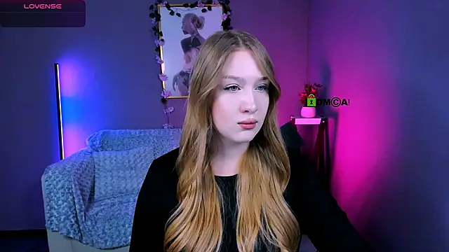 Snapshot of playful_sophie chatting on 10-06-25, 09:37 playful sophie online show from 10-06-25, 09:37