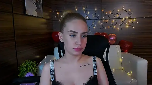 Snapshot of playful_sophie chatting on 03-04-25, 01:01 playful sophie online show from 03-04-25, 01:01