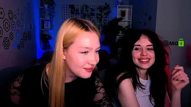 Snapshot of playful_sophie chatting on 06-08-26, 01:28 playful sophie online show from 06-08-26, 01:28