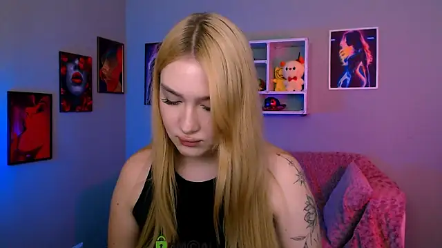 Snapshot of playful_sophie chatting on 05-16-26, 07:13 playful sophie online show from 05-16-26, 07:13