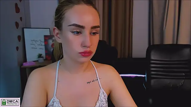 Snapshot of playful_sophie chatting on 03-18-25, 11:53 playful sophie online show from 03-18-25, 11:53