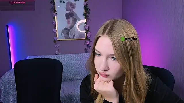 Snapshot of playful_sophie chatting on 10-09-25, 08:53 playful sophie online show from 10-09-25, 08:53