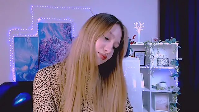 Snapshot of playful_sophie chatting on 02-21-25, 12:38 playful sophie online show from 02-21-25, 12:38