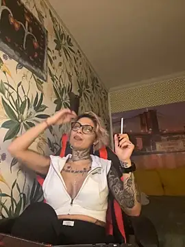 Lucky Deniz online show from 12-19-25, 09:17