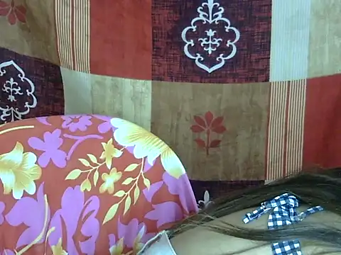 Snapshot of Ven-Love chatting on 02-07-25, 04:35 Ven-Love online show from 02-07-25, 04:35