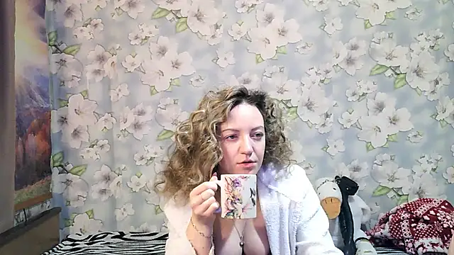 KattyLuuu online show from 11-01-25, 08:57