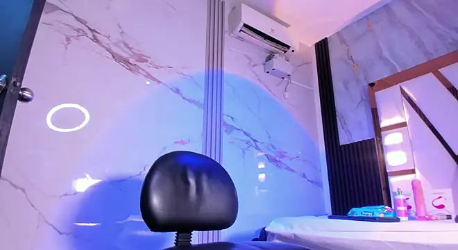 amber diior online show from 11-13-25, 01:42