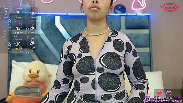 Snapshot of Roxan_Fox- chatting on 12-02-25, 01:39 Roxan Fox- online show from 12-02-25, 01:39