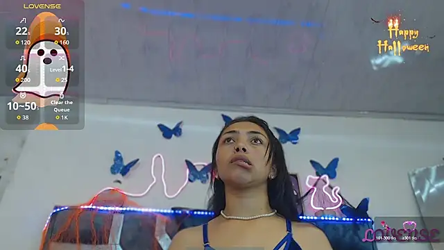 Snapshot of Roxan_Fox- chatting on 10-24-25, 01:48 Roxan Fox- online show from 10-24-25, 01:48