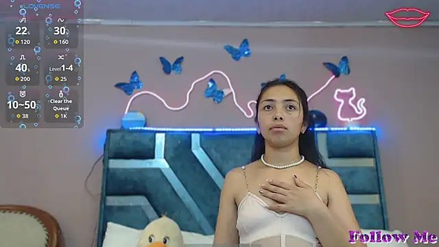 Snapshot of Roxan_Fox- chatting on 11-26-25, 02:00 Roxan Fox- online show from 11-26-25, 02:00