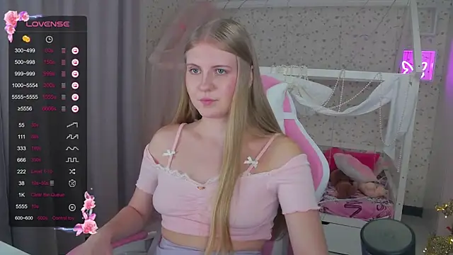 Snapshot of Miss_Esmiie chatting on 12-31-24, 10:15 Miss Esmiie online show from 12-31-24, 10:15