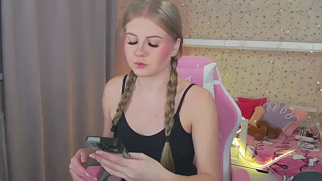 Snapshot of Miss_Esmiie chatting on 01-12-25, 04:10 Miss Esmiie online show from 01-12-25, 04:10