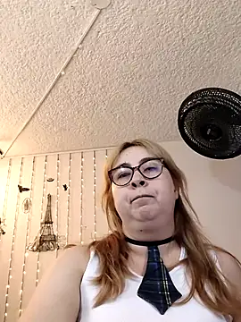 Snapshot of chloe_prg chatting on 05-26-26, 04:10 chloe prg online show from 05-26-26, 04:10