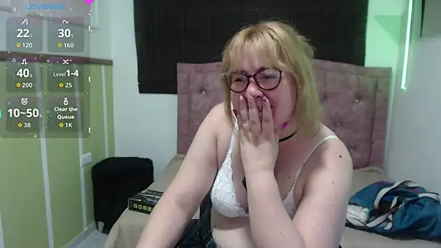 Snapshot of chloe_prg chatting on 05-12-26, 11:22 chloe prg online show from 05-12-26, 11:22