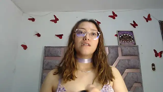 Snapshot of Anny_Fox- chatting on 10-24-25, 03:49 Anny Fox- online show from 10-24-25, 03:49