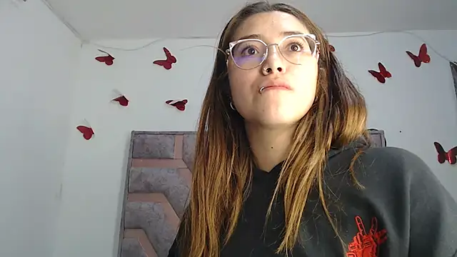 Snapshot of Anny_Fox- chatting on 10-01-25, 05:01 Anny Fox- online show from 10-01-25, 05:01