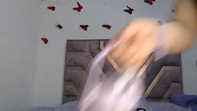 Snapshot of Anny_Fox- chatting on 10-16-25, 03:37 Anny Fox- online show from 10-16-25, 03:37
