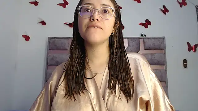 Snapshot of Anny_Fox- chatting on 10-10-25, 05:08 Anny Fox- online show from 10-10-25, 05:08