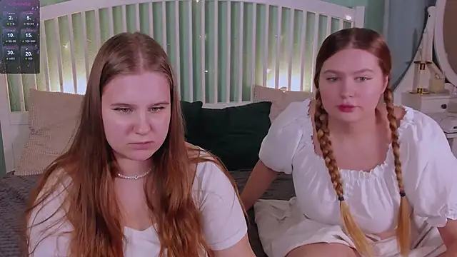 Snapshot of Ellie_Wellie chatting on 02-15-25, 02:44 Ellie Wellie online show from 02-15-25, 02:44