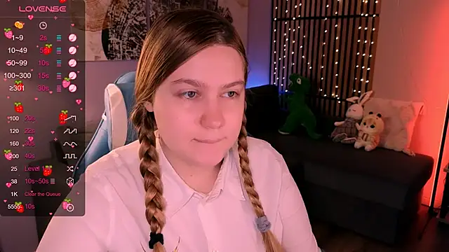 Snapshot of Ellie_Wellie chatting on 09-21-25, 08:25 Ellie Wellie online show from 09-21-25, 08:25