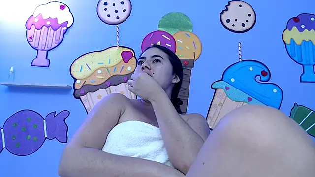 Snapshot of sweetfantacies18 chatting on 02-21-25, 04:18 sweetfantacies18 online show from 02-21-25, 04:18