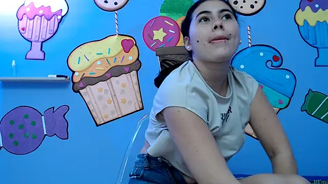 Snapshot of sweetfantacies18 chatting on 02-19-25, 01:18 sweetfantacies18 online show from 02-19-25, 01:18