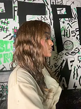 Zizi-campbel online show from 12-04-25, 09:41