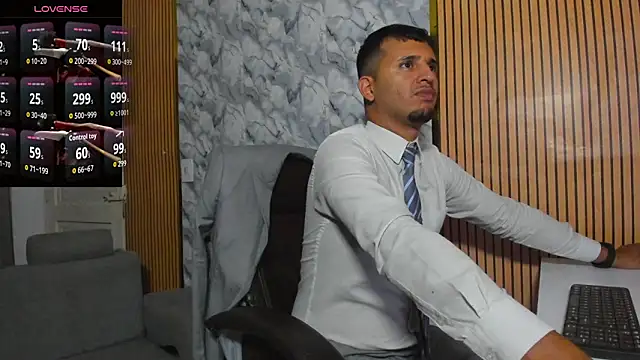 Hideintheoffice online show from 12-05-25, 05:17