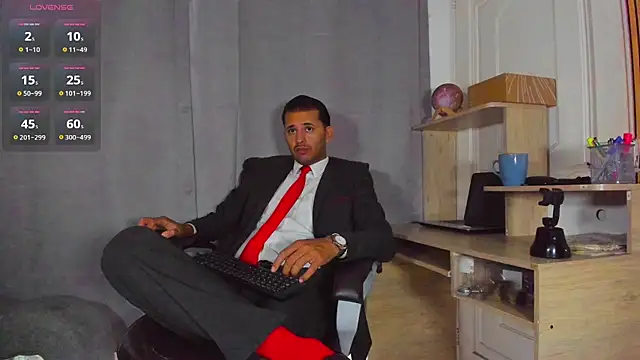 Snapshot of Hideintheoffice chatting on 04-28-26, 12:31 Hideintheoffice online show from 04-28-26, 12:31