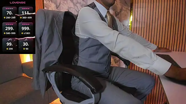 Hideintheoffice online show from 10-15-25, 01:48