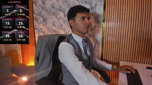 Hideintheoffice online show from 10-11-25, 03:07