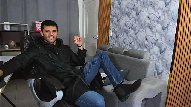 Hideintheoffice online show from 02-05-26, 03:35