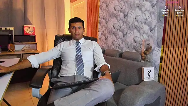 Hideintheoffice online show from 02-17-26, 05:27