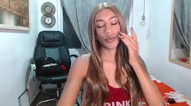 Snapshot of Dannacamilsaenz chatting on 03-04-25, 10:24 Dannacamilsaenz online show from 03-04-25, 10:24
