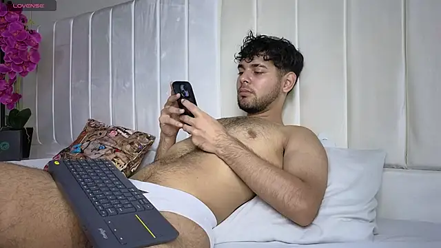 Snapshot of Samir_bear chatting on 03-13-25, 01:50 Samir bear online show from 03-13-25, 01:50